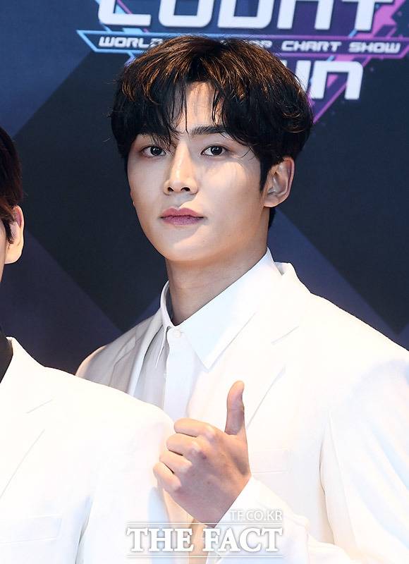 그룹 SF9을 탈퇴하고 배우로 전향한 로운이 올해 두 편의 드라마에 연이어 출연하며 활발한 활동을 펼친다. /이동률 기자