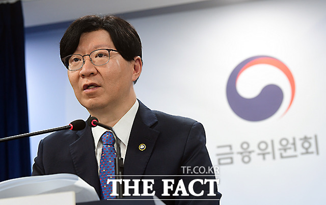 금융위원회는 'ESG 금융 추진단 제3차 회의'에서 상장사의 ESG(환경·사회·지배구조) 의무 공시 도입 시점을 2026년 이후로 1년 연기한다고 16일 밝혔다. 사진은 김소영 금융위원회 부위원장. /임영무 기자