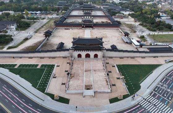 광화문 월대 100년 만에 복원 ... 왕의 길, 다시 열렸다