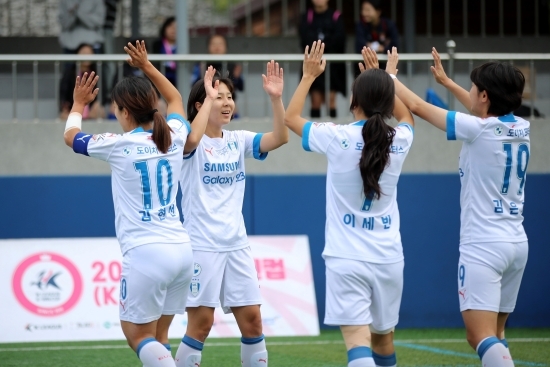 한국프로축구연맹이 주최하고 블레이드크리에이티브, 제천시, 링티, 동원샘물이 후원, 문화체육관광부와 국민체육진흥공단이 재정 지원한 2023 K리그 퀸컵이 수원 삼성의 우승으로 막을 내렸다. 사진=한국프로축구연맹 제공