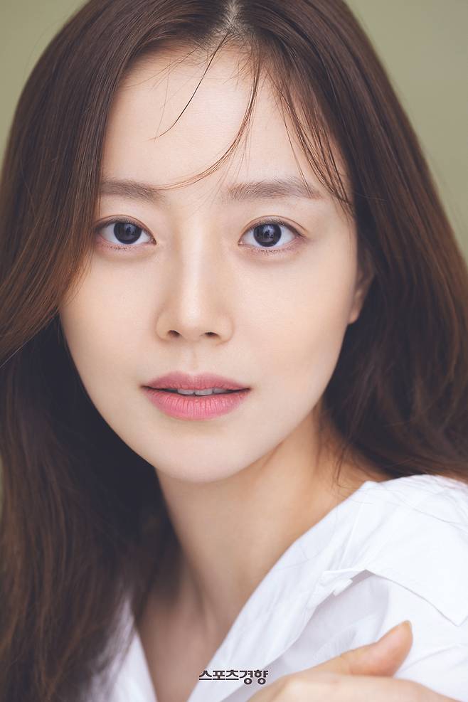 배우 문채원. 아이오케이컴퍼니 제공