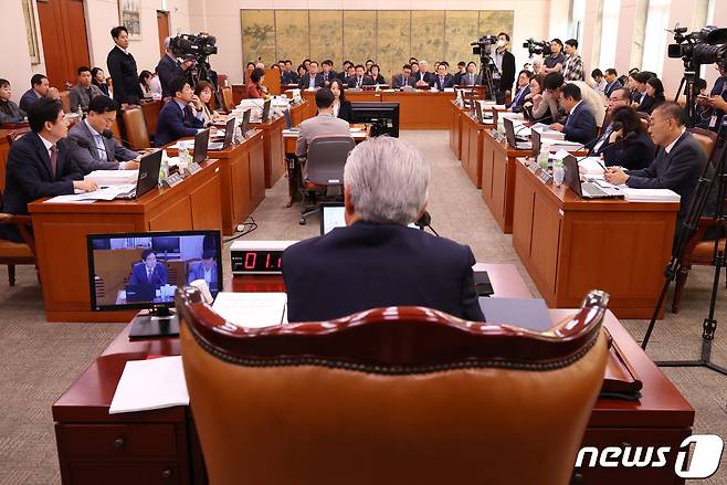 17일 서울 여의도 국회에서 열린 문화체육관광위원회의 한국콘텐츠진흥원, 한국문화원 등에 대한 국정감사에서 의원들이 발언을 하고 있다. 2023.10.17/뉴스1 ⓒ News1 송원영 기자