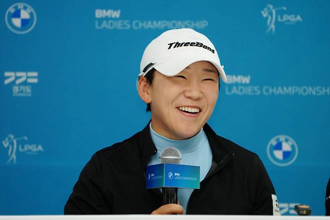 신지애가 17일 경기도 파주 서원밸리 서원힐스코스에서 열린 LPGA투어 BMW 레이디스 챔피언십 미디어데이에 참석해 밝게 웃고 있다. 사진 | 대회조직위