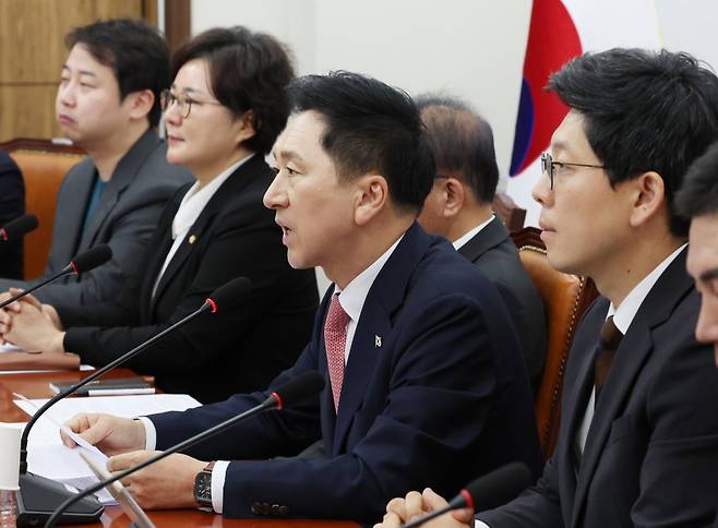 김기현 국민의힘 대표가 16일 서울 여의도 국회에서 열린 최고위원회의에서 발언을 하고 있다. 2023.10.16/뉴스1