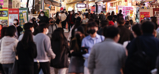 서울 마포구 홍대 앞 젊음의 거리. 연합뉴스