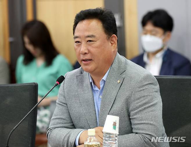 [서울=뉴시스] 고범준 기자 = 어기구 더불어민주당 의원. 2023.08.08. bjko@newsis.com