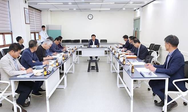 16일 이학수 시장 주재로 열린 '삼남대로 갈재 종합정비계획 수립 용역 중간보고회'가 진행 중이다. *재판매 및 DB 금지