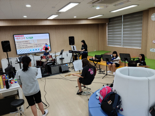 대흥초등학교 돌봄교실 밴드부 활동 모습. 사진=충남교육청 제공