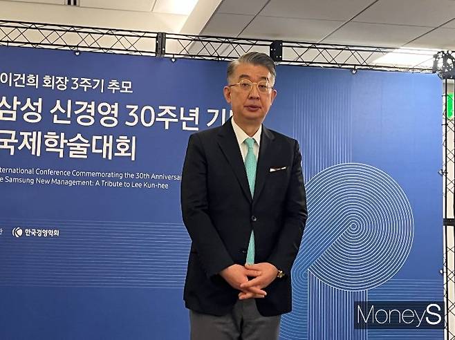 김상근 연세대 신학대 교수가 고 이건희 삼성 선대회장의 업적을 높이 평가했다. 사진은 18일 서울 삼성 서초사옥에서 기자들과 인터뷰하는 김 교수. /사진=김동욱 기자