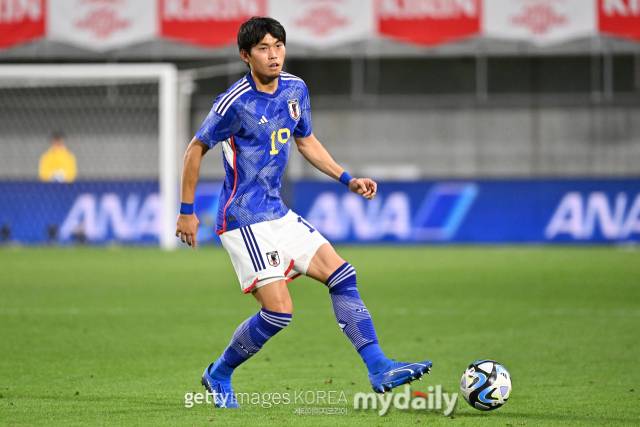 17일 일본 고베시 노에비아 스타디움 고베에서 열린 튀니지와 친선경기에서 일본 수비수 마치다 고키가 패스하고 있다. /게티이미지코리아