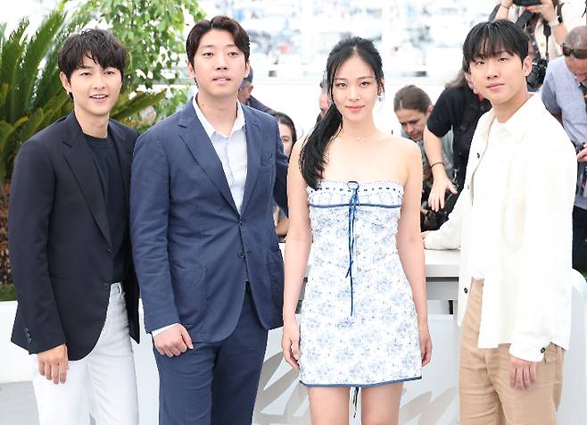 제76회 칸영화제에 참석한 '화란' 송중기, 김창훈 감독, 김형서(비비), 홍사빈. 플러스엠 엔터테인먼트 제공