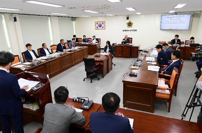 경남도의회 농해양수산위원회. 경남도의회 제공