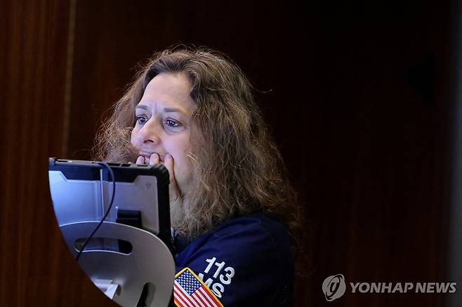 NYSE 입회장에서 일하는 트레이더의 모습 [연합뉴스 자료사진]