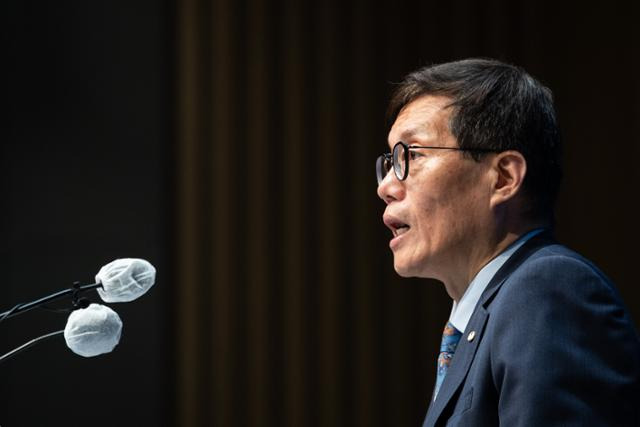 이창용 한국은행 총재가 19일 서울 중구 한국은행에서 열린 10월 금융통화위원회 금리 결정에 대한 기자간담회에서 발언하고 있다. 뉴스1