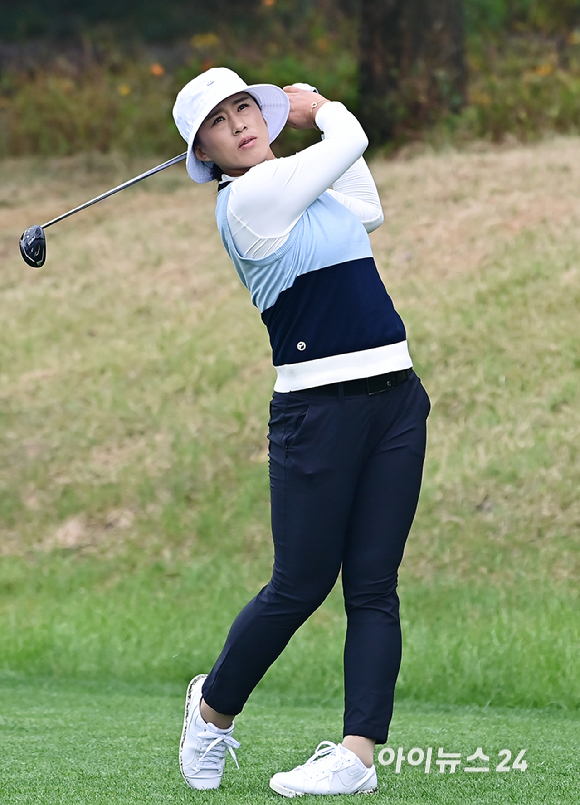 양희영이 19일 경기 파주 서원밸리 컨트리클럽 서원힐스에서 열린 미국여자프로골프(LPGA)투어 'BMW 레이디스 챔피언십 2023' 1라운드 3번홀 티샷을 하고 있다. [사진=곽영래 기자]