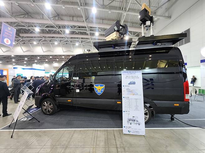 국제치안산업대전에 전시된 '차량탑재형 통합 안티드론 시스템' [촬영 윤보람]