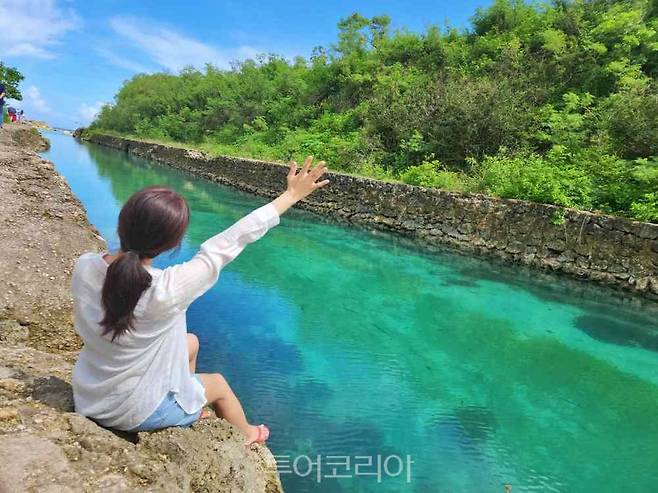 에메랄드 물빛이 예술인 '에메랄드밸리'