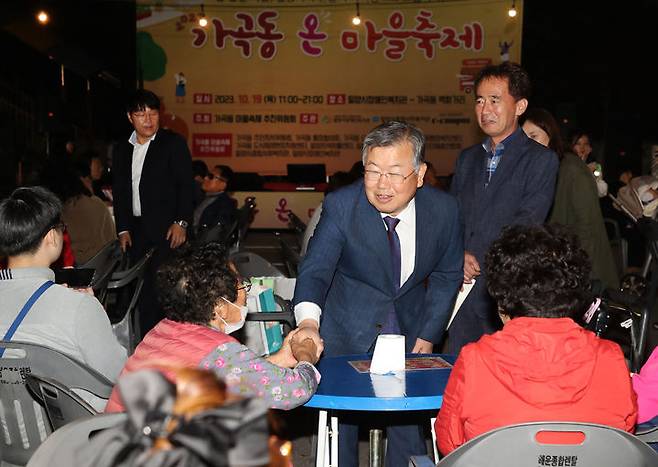 박일호 시장이 가곡동 온(ON)마을 축제 개회식에 참석해 주민들을 격려하고 있다. (사진=밀양시 제공) *재판매 및 DB 금지