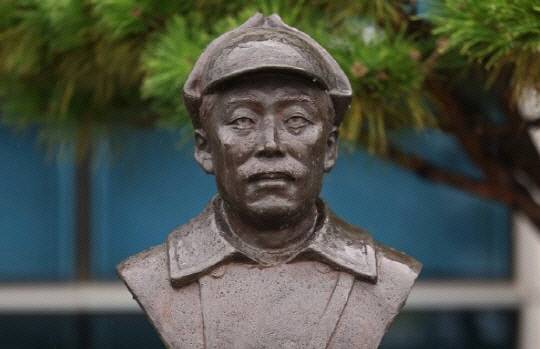 서울 용산구 국방부 청사 앞에 설치된 고 홍범도 장군 흉상 모습. 사진=연합뉴스