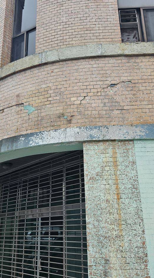 전남 목포 번화로에 위치한 적산가옥. 국가등록문화재로 지정된 곳이나 한동안 사람들이 사용하지 않아 벽면이 훼손됐다. 목포=김빛나 기자