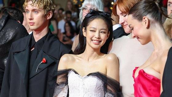 칸영화제에 참석한 걸그룹 블랙핑크 제니. 세계적 셀럽인 제니는 '육각형 아이돌'의 대표주자다.   [뉴스1]