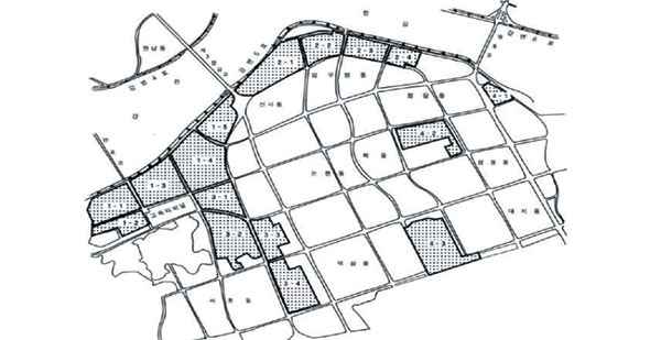 1975년 발표된 아파트 지구의 위치도. 대부분 한강변과 경부고속도로, 종합버스터미널 일대에 위치해 있다. 아파트지구는 영동지구 면적의 1/4에 달한다. [서울역사아카이브]