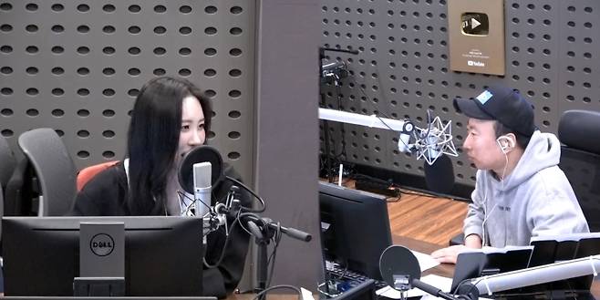 왼쪽부터 가수 선미, 개그맨 겸 가수 박명수. (KBS 쿨FM 박명수의 라디오쇼 방송화면 캡처)