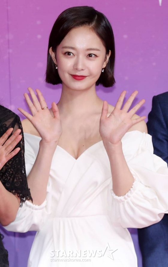 Jeon So-min agency King Kong by Starship and SBS Running Man announced the disjoint news of Jeon So-min through official position on 23rd respectively.First, King Kong by Starship said, Jeon So-min will tell you that he finally disjointed SBS Running Man on October 30th.After a long discussion with the Running Man members, production team, and agency, I decided that I needed time to recharge for a while so that I could show a better picture of my future activities, including acting, he added. He added.I would like to express my sincere gratitude to the many viewers who have been crying and laughing with Jeon So-min at Running Man every weekend for six years from April 2017, and I would like to ask for your warm affection and support for Jeon So-minJeon So-min has been running with Running Man for six years with a special affection and responsibility, but recently he has expressed his desire to have time to recharge for his acting activities. Members and production team have been discussing how to stay with Jeon So-min for a long time, but I respect Jeon So-mins will and decided to leave. Running Man said, I would like to express my sincere gratitude to Jeon So-min, who has been a Running Man member for a long time and has made the program brighter. I would like to ask for your warm support and encouragement to Jeon So-min who made a difficult decision. Running Man members and production team will support eternal member Jeon So-min In addition, an official of Running Man said on June 23, Jeon So-mins successor has not been decided yet.If Jeon So-mins disjoint is decided and his successor is not decided, the shooting will be done for 6 people system (Yoo Jae-seok, Ji Seok-jin, Haha, Kim Jong-guk, Song Ji-hyo, Yang Se-chan) for a while.Jeon So-min, who has been active as a Running Man member since April 2017. Disjoint news has left fans disappointed.