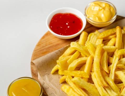 노릇노릇하게 잘 튀긴 감자칩에 한 번 빠지면 좀처럼 끊기 어렵다. 금단증상까지 나타나지는 않지만 일종의 강한 '중독성'이다.[사진=게티이미지뱅크]