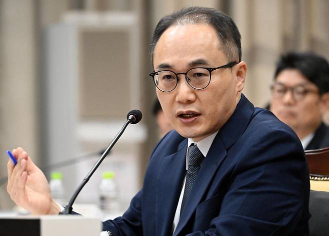 이원석 검찰총장이 23일 서울 서초구 대검찰청에서 열린 국회 법제사법위원회의 대검찰청 국정감사에서 의원들의 질의에 답하고 있다.  국회사진기자단