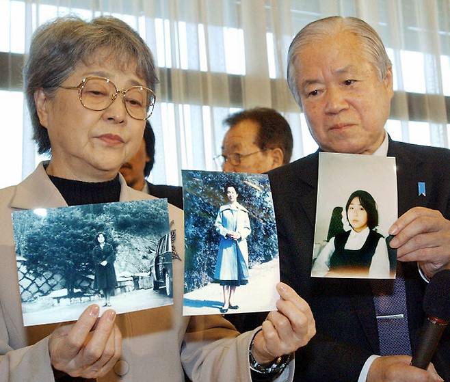 일본인 납치 피해자 요코타 메구미의 어머미 요코타 사키에(사진 왼쪽)와 아버지 요코타 시게루. AFP 연합뉴스