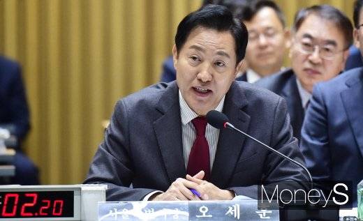 오세훈 서울시장이 지난 23일 국회 국토교통위원회 서울시 국정감사에 출석해 의원들의 질의에 답변하고 있다. /사진=임한별 기자