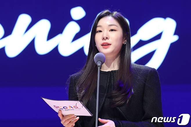 애드아시아 홍보대사 김연아가 25일 서울 강남구 코엑스에서 열린 '애드아시아 2023 서울' 개회식에서 개회 선언을 하고 있다. 이번 애드아시아에서는 세계 전문가들이 참여하는 70여개 강연을 통해 인공지능(AI)와 메타버스 시대의 새로운 광고산업 동향을 조망할 예정이다. 2023.10.25/뉴스1 ⓒ News1 신웅수 기자