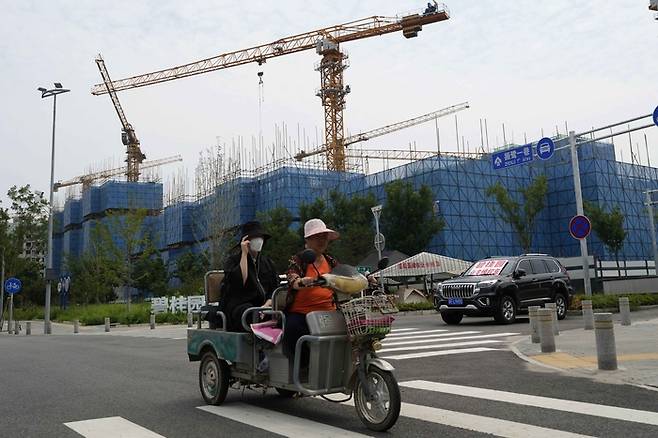 중국 베이징 외곽 퉁저우구에 위치한 비구이위안 아파트 건설 현장. <출처=AP연합뉴스>