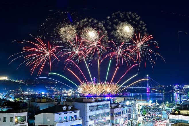 '2022 여수밤바다 불꽃축제' 자료사진. 여수시 제공