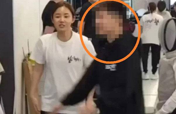 남현희가 운영하는 펜싱 아카데미에서 전청조와 함께인 모습. (사진=남현희 펜싱 아카데미 인스타그램 캡처)