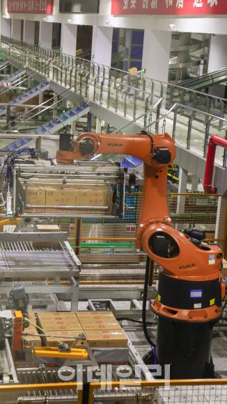 자동화 시스템으로 생산하는 서봉주 공장