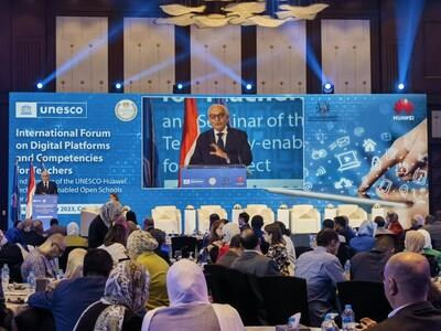 October 25, 2023, at the UNESCO-Huawei International Forum  on Digital Platforms and Competencies for Teachers, Egypt's Ministry of Education officially launched the National Distance Learning Centre for the Continuous Professional Development of Educators. (PRNewsfoto/Huawei)