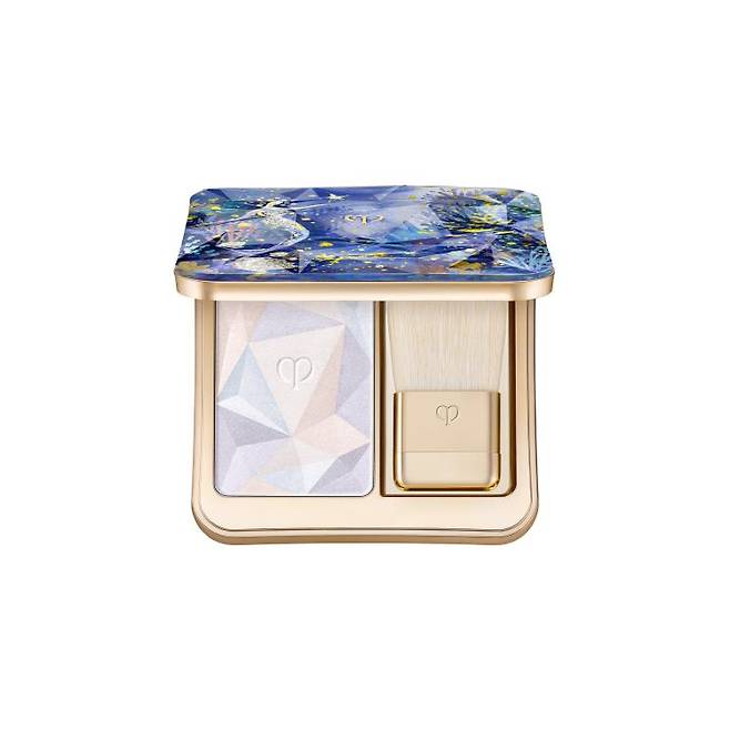 끌레드뽀 보떼 더 루미나이징 페이스 인핸서 - 극히 미세한 오팔 파우더가 오로라처럼 신비로운 광채를 띠며 피부에 얇고 투명하게 밀착된다. 홀리데이 한정판. 10g 13만5천원.