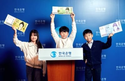 오윤서·고일재·유정현(왼쪽부터) 학생기자가 서울 중구 한국은행 화폐박물관을 찾아 우리나라 화폐의 역사를 알아봤다.