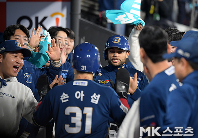 플레이오프에서도 상승세를 이어간 NC 선수단. 사진(수원)=천정환 기자