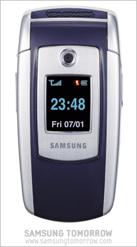 삼성전자가 2003년에 출시한 휴대폰 'SGH-E700'. 사진 제공=삼성전자