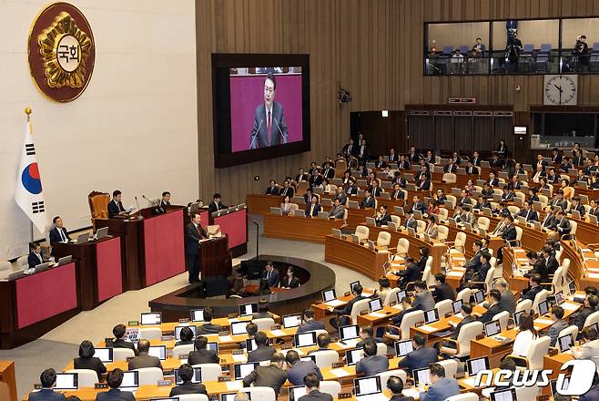 윤석열 대통령이 31일 오전 서울 여의도 국회 본회의장에서 내년 정부예산안에 대한 시정연설을 하고 있다. (공동취재) 2023.10.31/뉴스1 ⓒ News1 송원영 기자