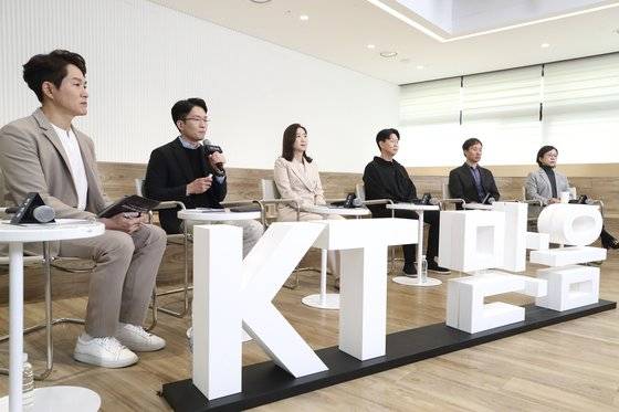 최준기 KT AI/빅데이터사업본부 본부장이 31일 서울 서초구 KT 연구개발센터에서 기자설명회에서 초거대 인공지능(AI) '믿음'(Mi:dm)에 대해 설명하고 있다. 사진 KT