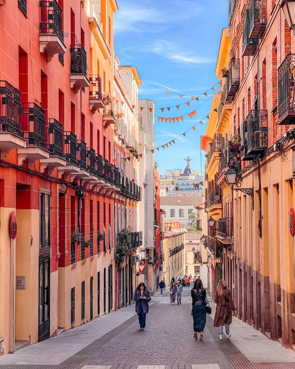 말라사냐 지구내 거리와 시민들의 모습. © MADRID DESTINO