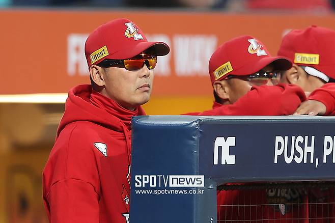 ▲ 논란 끝에 자리에서 물러나는 김원형 감독 ⓒ곽혜미 기자