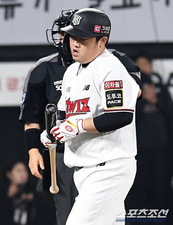 31일 수원KT위즈파크에서 열린 KT와 NC의 PO 2차전. 9회말 1사 1,3루 KT 김준태가 삼진을 당하고 있다. 수원=박재만 기자pjm@sportschosun.com/2023.10.31/