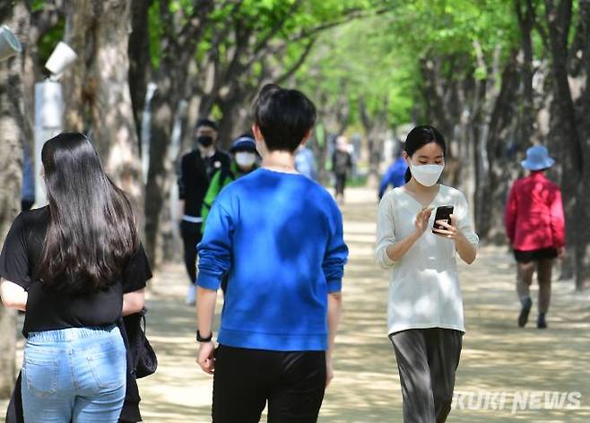 1일 경주의 낮 기온이 27.2도까지 오르는 등 대구⋅경북 대부분 지역에서 가을 더위가 기승을 부렸다. (쿠키뉴스 DB) 2023.11.01