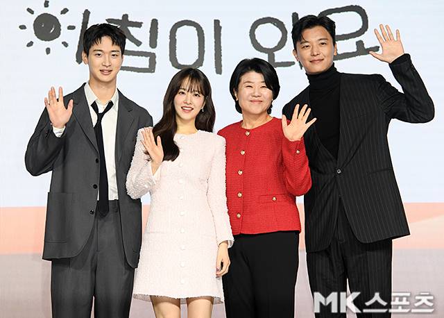 ‘정신병동에도 아침이 와요’ 박보영 연우진 장동윤 이정은 사진=MK스포츠 제공