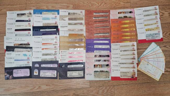 김 씨가 공연 관람 후 보관 중인 티켓의 일부.